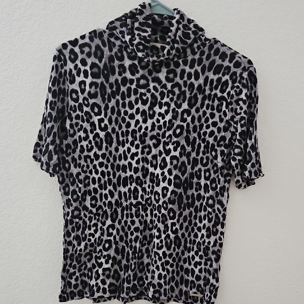 Euc Micheal Korrs Leopard Print Short Sleeve Top